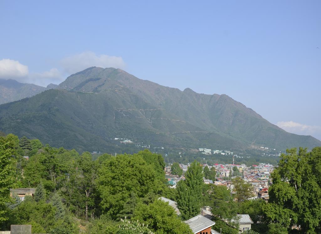 Golden Tulip Srinagar Hotel Exterior foto