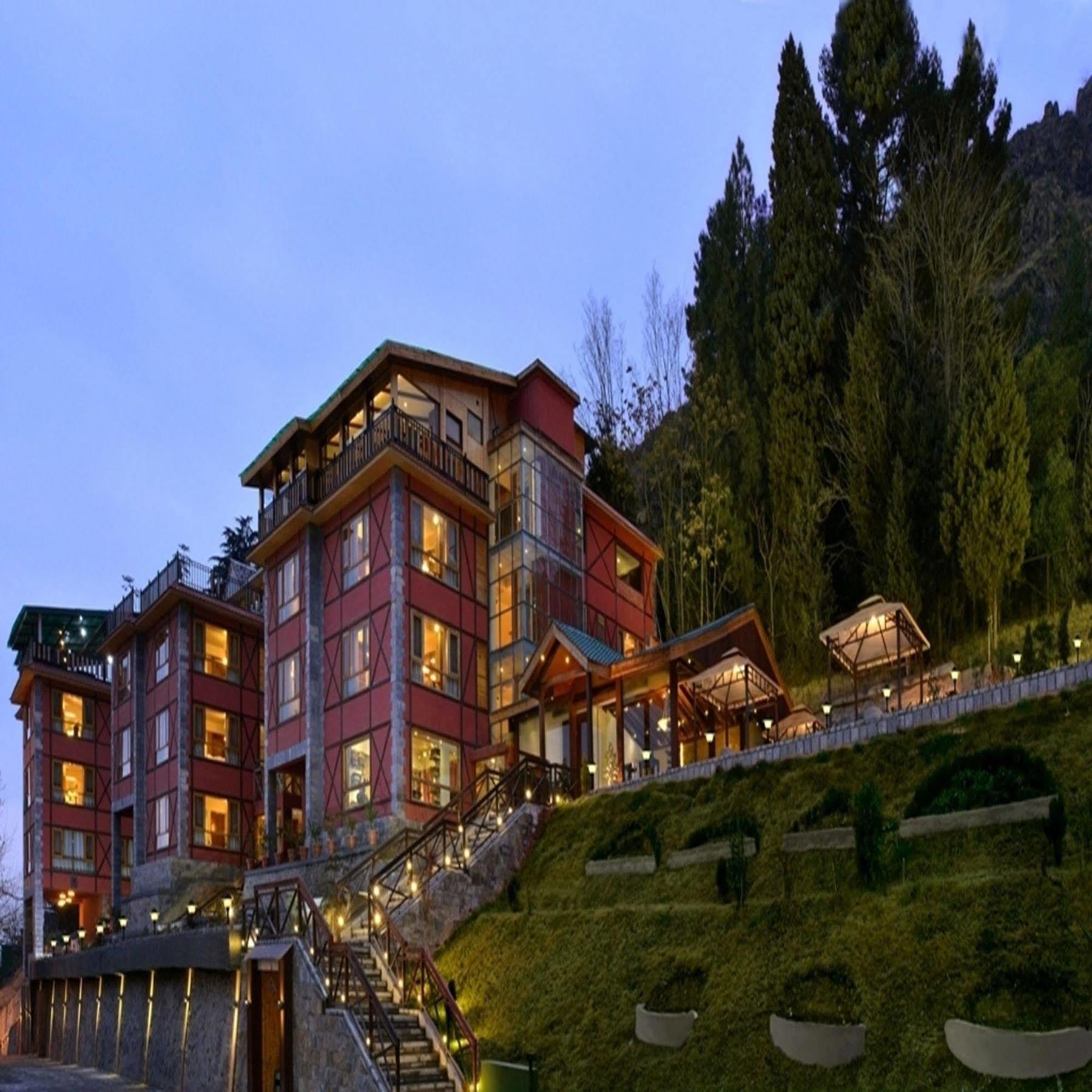 Golden Tulip Srinagar Hotel Exterior foto